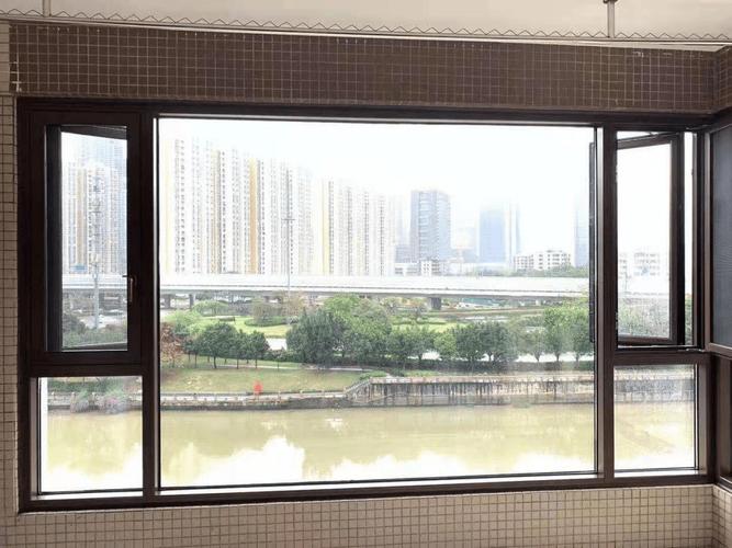 深圳住户安装阳台隔音门窗,委托专业厂家定制断桥铝平开窗产品